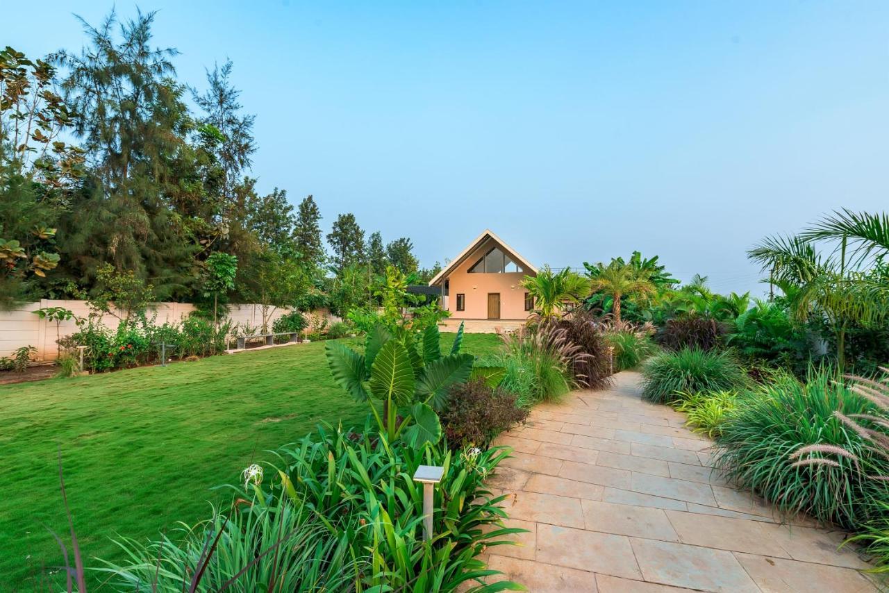 Saffronstays Eden, Nashik - Pet-Friendly Villa With Pool, Jacuzzi & Grape Farm Exterior foto