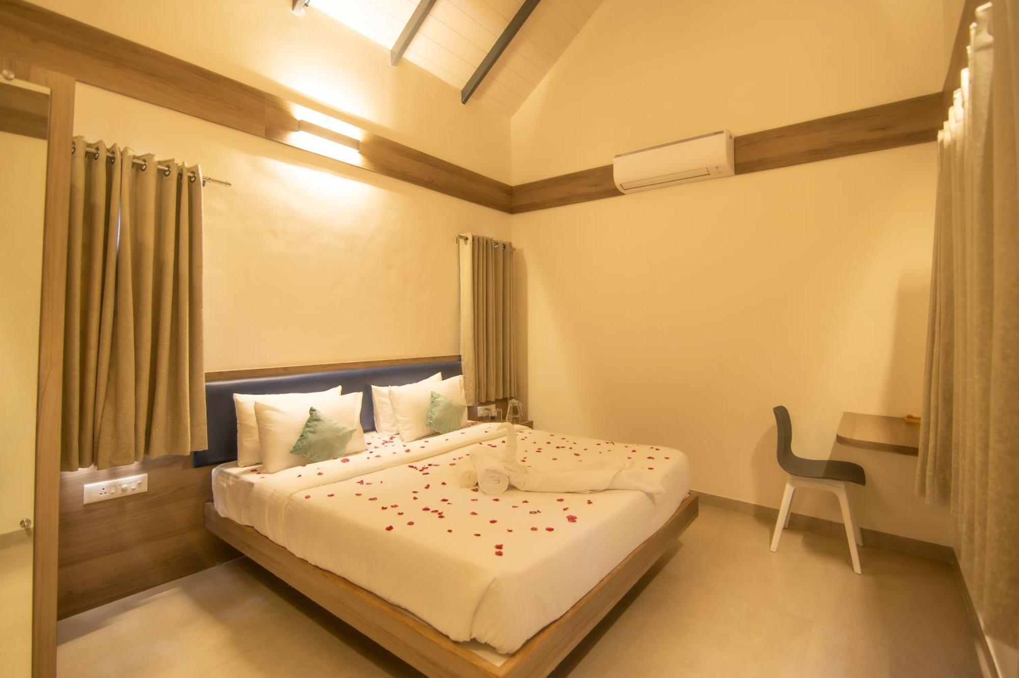 Saffronstays Eden, Nashik - Pet-Friendly Villa With Pool, Jacuzzi & Grape Farm Exterior foto